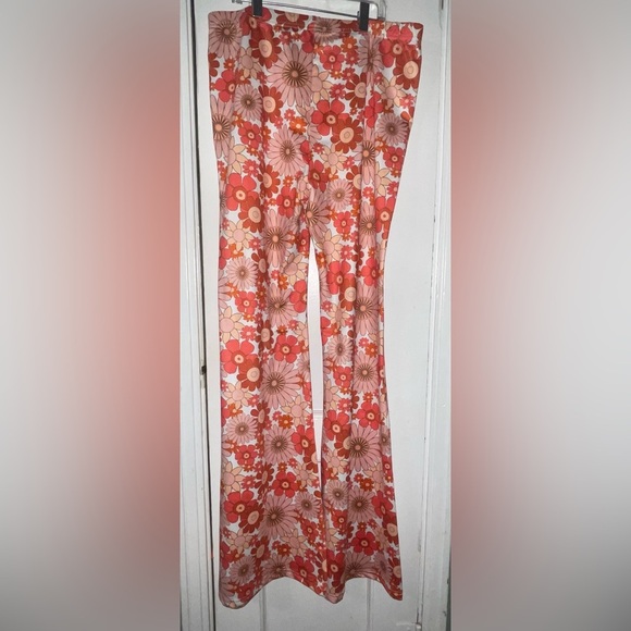 SHEIN Floral Patterned Flare Pants - Picture 2 of 8